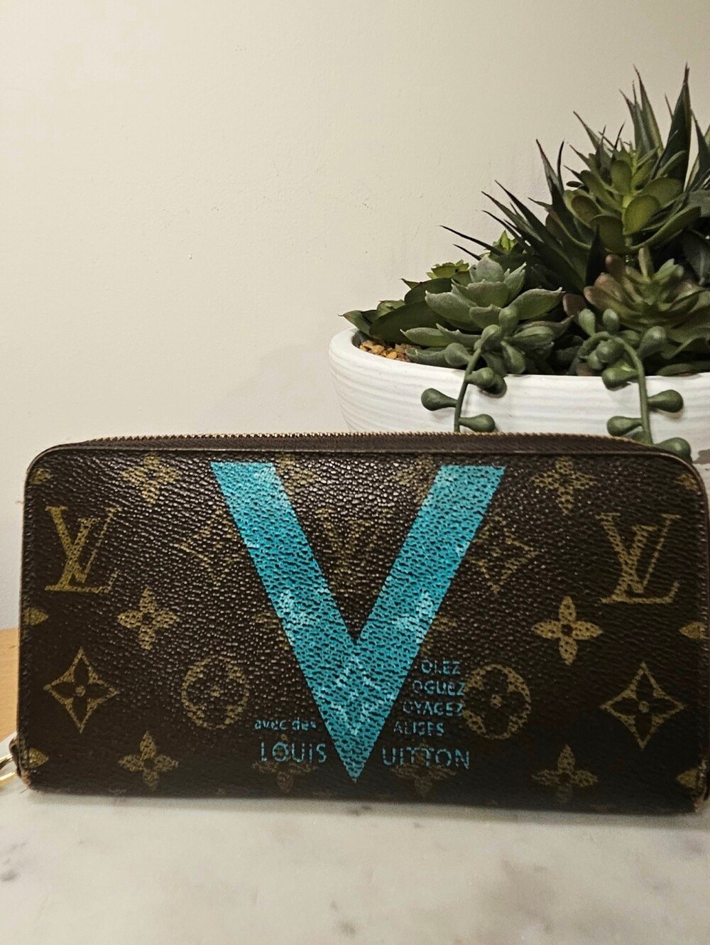 Louis Vuitton Limited Edition Monogram V Zippy Wallet in Turquoise 🩵